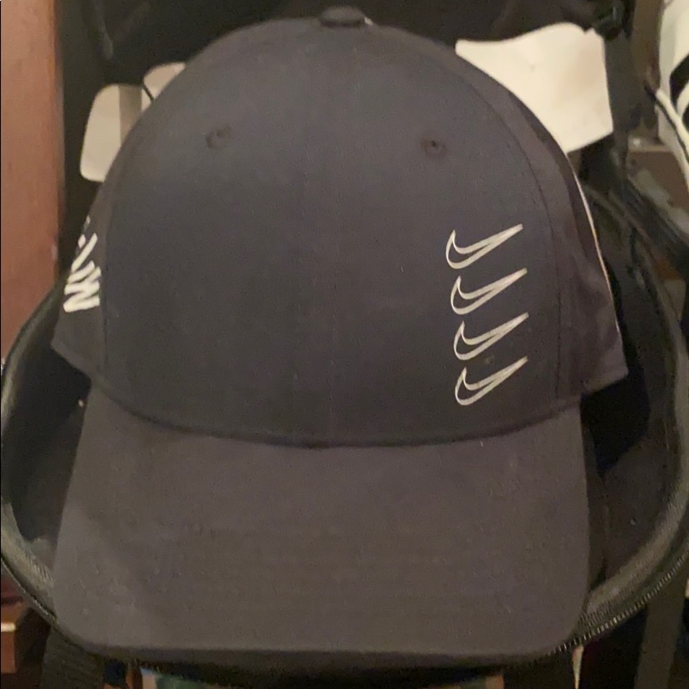Black nike hat